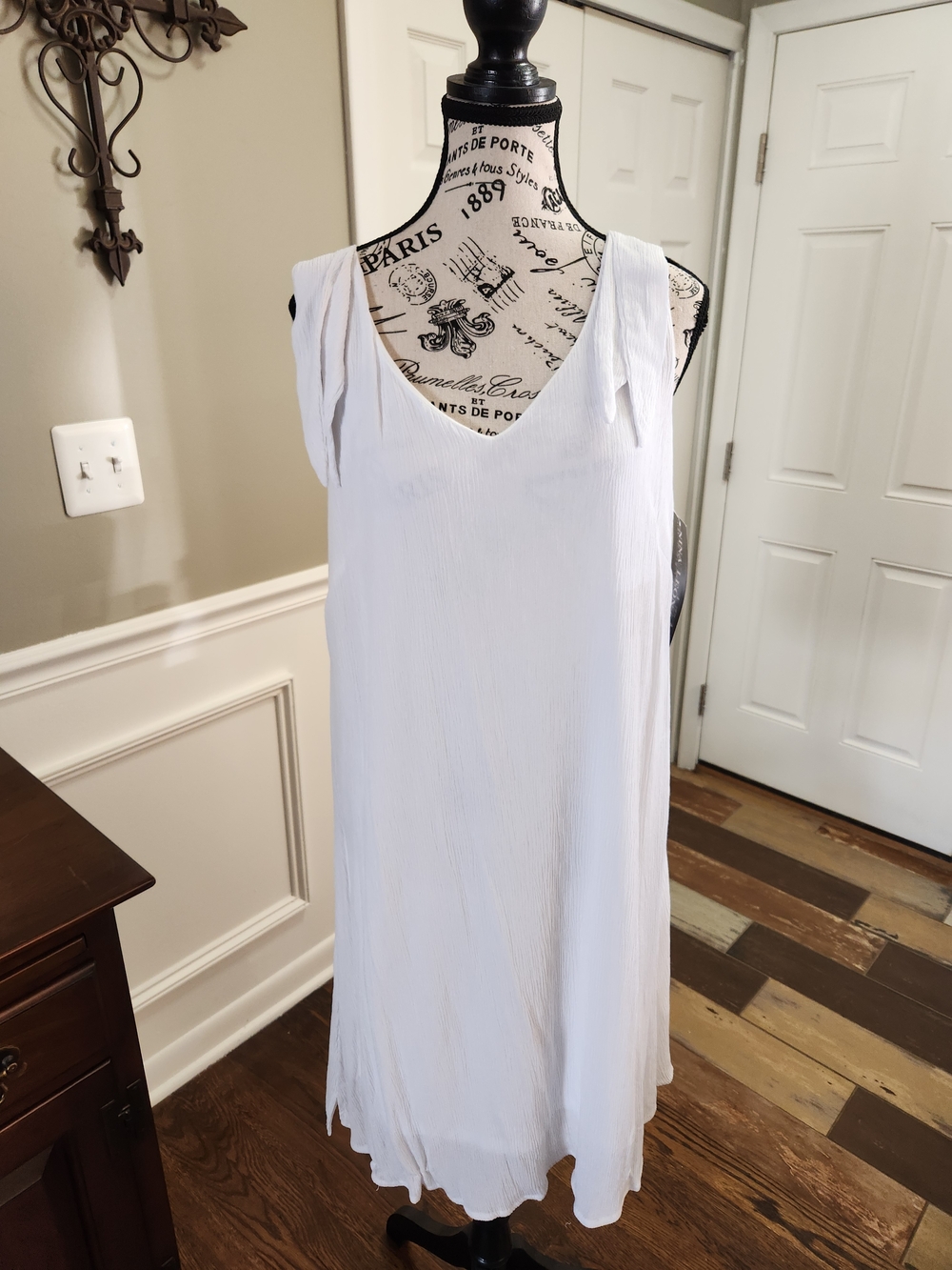 White Sleeveless V-Neck Sundress Lined Size Medium